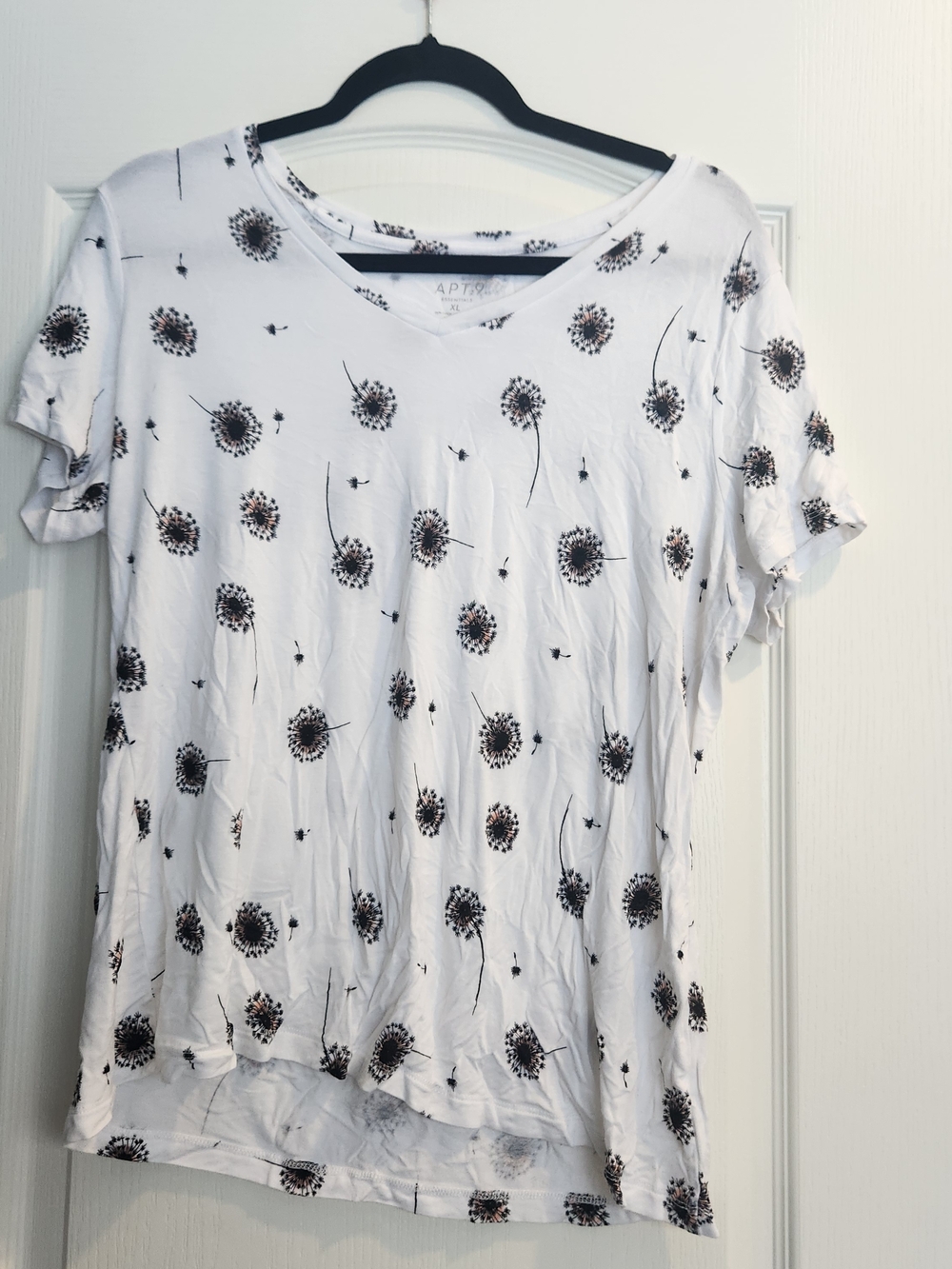 Apt. 9 White Short Sleeve Tee with Black Dandelion Print XL Euc